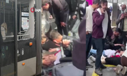 Metrobüs kazası: 2'si ağır 14 yaralı!