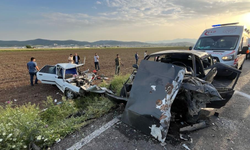 Otomobiller hurdaya döndü: Canlarından oldular!