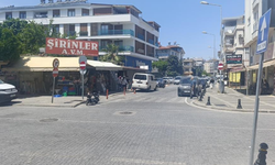 Hafif ticari araç motosikletle çarpıştı!