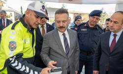 Vali Aksoy, polis ekiplerince kurulan stantları ziyaret etti