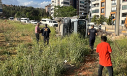 Hafriyat yüklü kamyon devrildi!