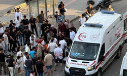 Yolun karşısına geçmeye çalışan kadına otomobil çarptı!