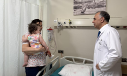 Üzerine çaydanlık devrilen bebek dehşeti yaşadı!