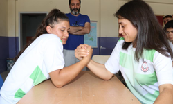 Bileği bükülmeyen kardeşler: Rukiye ve Ayşenur