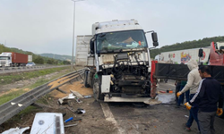 Buğday yüklü tır devrildi!