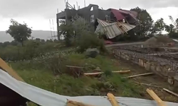 Fırtına evin çatısını uçurdu!