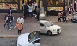 Esenyurt’ta birbirlerine sopa ve copla saldırdılar; o anlar kamerada