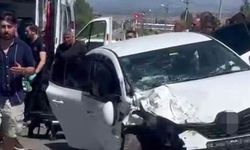 Otomobiller çarpıştı: Yaralılar var!