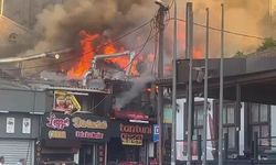 Tarihi semtte yangın: Dükkanlar alevlere teslim oldu!