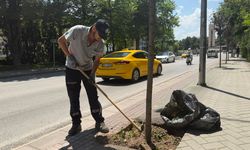 Eskişehir Büyükşehir Belediyesi’nden çevre yolunda temizlik ve sulama çalışması