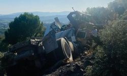 Tır şarampole devrildi!
