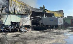 Adana'da geri dönüşüm fabrikasındaki yangın kontrol altına alındı