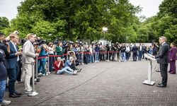 Hollanda'da hükümet dağıldı