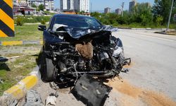 Kamyonet ile otomobil çarpıştı: 3 yaralı