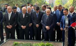 MHP Genel Başkanı Bahçeli, Alparslan Türkeş'in kabrini ziyaret etti