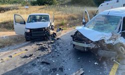 Ticari araçlar çarpıştı: 3 ağır yaralı