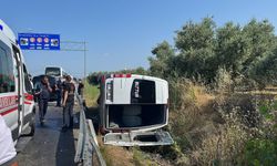 Kontrolden çıkan minibüs devrildi, 6 turist ve sürücü yaralandı!
