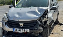 İki hafif ticari araç çarpıştı: 1 yaralı!
