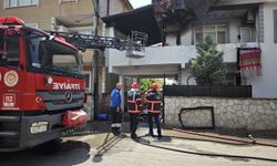 Alevlere teslim olan ev itfaiye ekiplerince söndürüldü