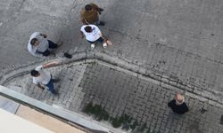 Sokakta eşini bıçakla rehin aldı, vatandaş tek hamleyle kurtardı!