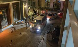 Düğün konvoyundaki kalabalık grup arasında gerginlik yaşandı