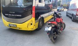 Otobüs ile Motosiklet Çarpıştı: Kaza Anı Kamerada!