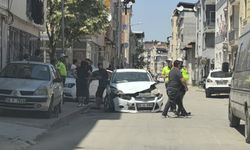 Otomobiller çarpıştı: Yaralılar var!
