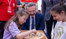 Vali Aksoy, 'Geleneksel Oyunlar Tırı'nı ziyaret etti