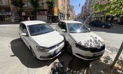Eskişehir'de korkutan kaza: Otomobiller çarpıştı!