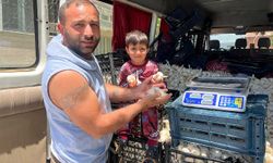 Ekmek parasını kazanmak için binlerce kilometre yol gezdiler