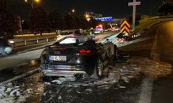 Bahçelievler’de alev alev yanan lüks otomobil hurda yığınına döndü