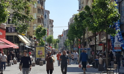 Eskişehir’in o caddesinde bayram kalabalığı