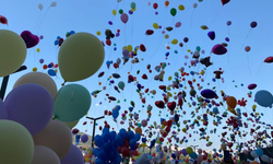 Binlerce balon 6 yaşındaki Erhan ve arkadaşları için uçuruldu
