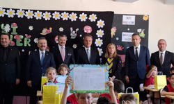 Vali Aksoy'dan öğrencilere karne sürprizi