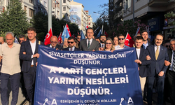 Eskişehir’de Anahtar Parti’den coşkulu rozet töreni