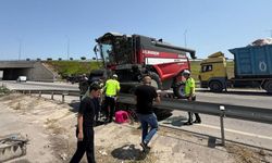 Otomobil freni kilitlenen biçerdöverin altına gird!