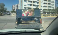Kamyonetinin arkasına katledilen Narin'in fotoğrafını yapıştırdı