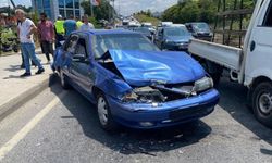 Kamyon ve çekici yol kenarına uçtu!