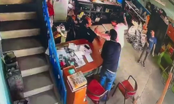 İki esnafın kavgasında çekiçli saldırı kamerada