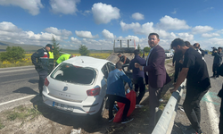 Nevşehir’de takla atan otomobil refüje devrildi: 4 kişilik aile yaralandı