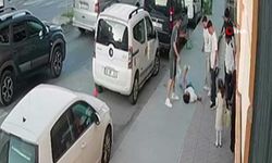 Arnavutköy’de genç çocuğa sokak ortasında sopalı saldırı kamerada