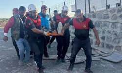 Çöken istinat duvarının altında kalan 4 işçi yaralandı