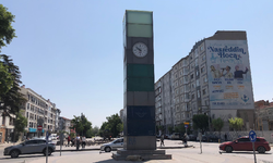 Eskişehir'de bu saat günde 2 kere doğruyu gösteriyor