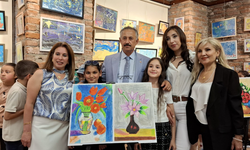 Ziya Gökalp İlkokulu öğrencilerinden ebru ve resim sergisi