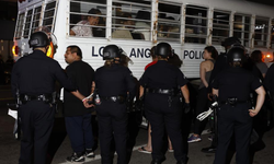 Los Angeles sokakları alev alev: Binlerce kişi sokaklarda!