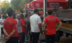 AKUT lokma dağıttı
