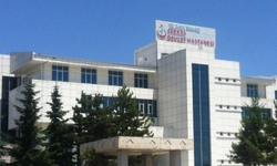 Kontrolden çıkan otomobil traktöre çarptı: 1 ölü, 3 yaralı