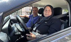 55 yaşındaki kadın, 2 dosya yaktı 12. sınavda ehliyet almaya hak kazandı