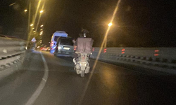 Eskişehir'de ışıkları yanmayan motosikletli trafiği tehlikeye düşürdü