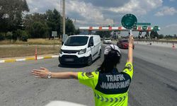 Durdurulan şüpheli araçta 5 düzensiz göçmen yakalandı